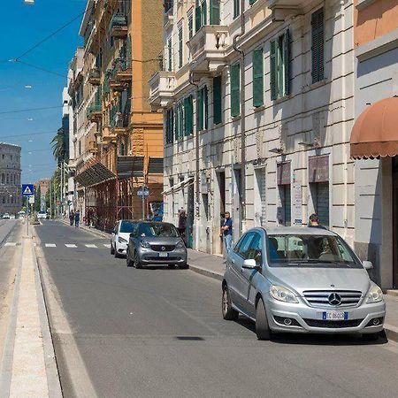 Appartamento [Colosseo] Loft con Jacuzzi Roma Esterno foto