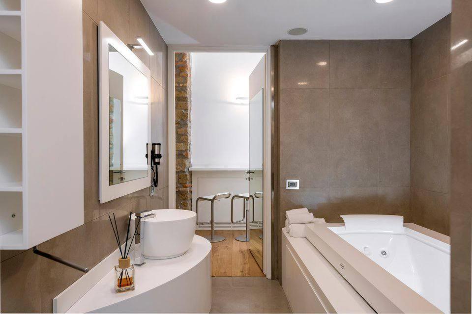 Appartamento [Colosseo] Loft con Jacuzzi Roma Esterno foto